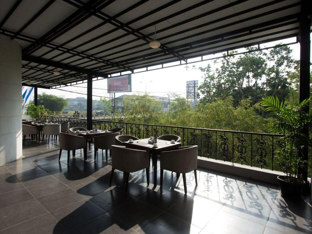 D'Salvatore Boutique Hotel Yogyakarta Exterior photo